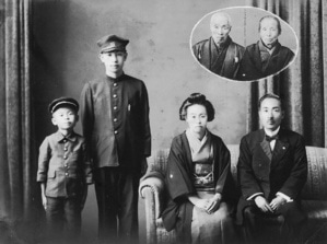 [7] Family photo (1937)