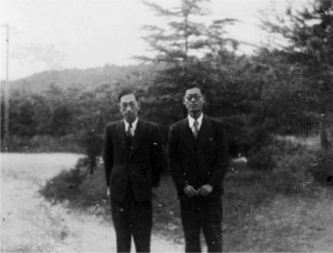 [11] 1951年 名古屋大学旧理学キャンパスにて