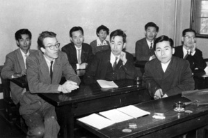 [20] With H. McKean at the Kyoto Seminar (1957–58)