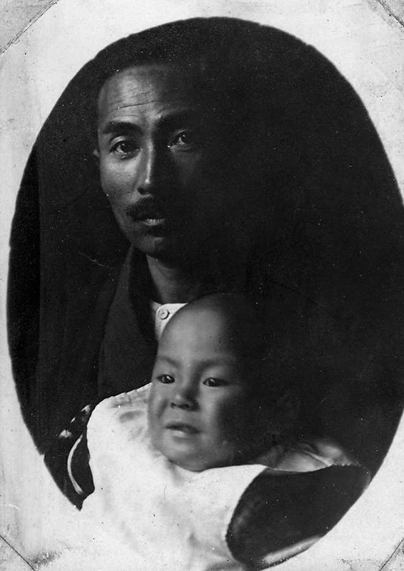 [1] 1st birthday photo with father (1916)