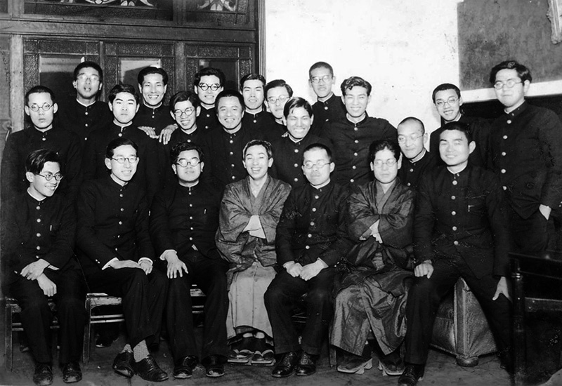 [6] End-of-Year Party with university classmates (1937)